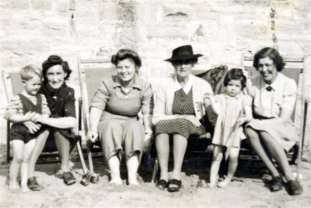 John, Margaret, Jeanne, Annie Downing, Judith and Marie Price (friend of Margaret from schooldays) 